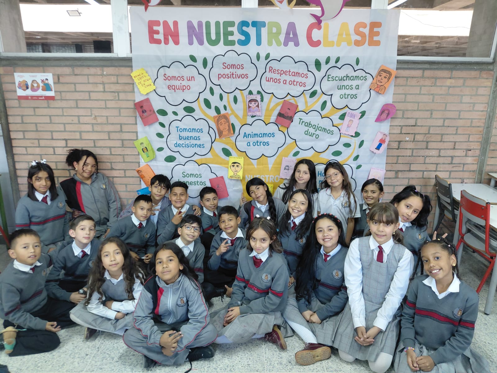 Estudiantes trabajando valores para la convivencia en el aula